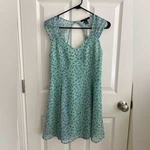 NEW WITH TAGS FOREVER 21 FLORAL DRESS